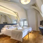 Golden Star Hotel 4*