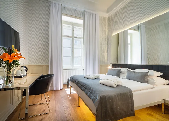 Golden Star Hotel