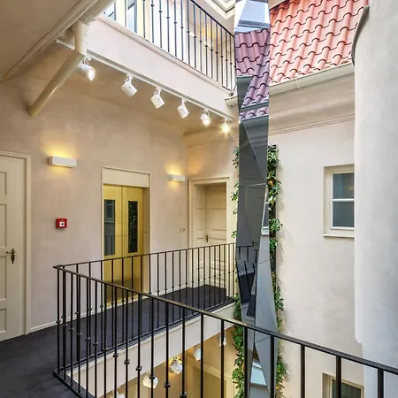 Golden Star Hotell 4*