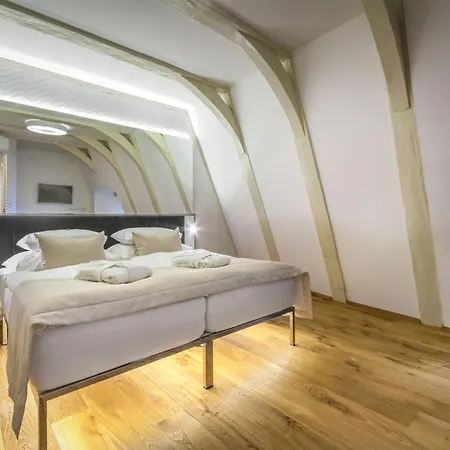 Golden Star 4* Prague