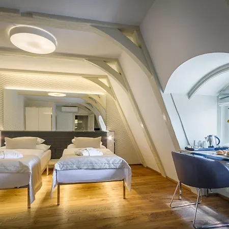 Golden Star Hotel 4*