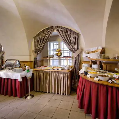 Golden Star Hotel
