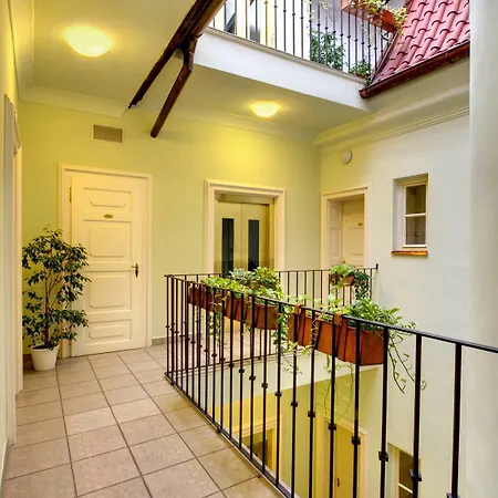 ゴールデン スター ホテル 4*