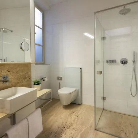 Hotell Golden Star 4*